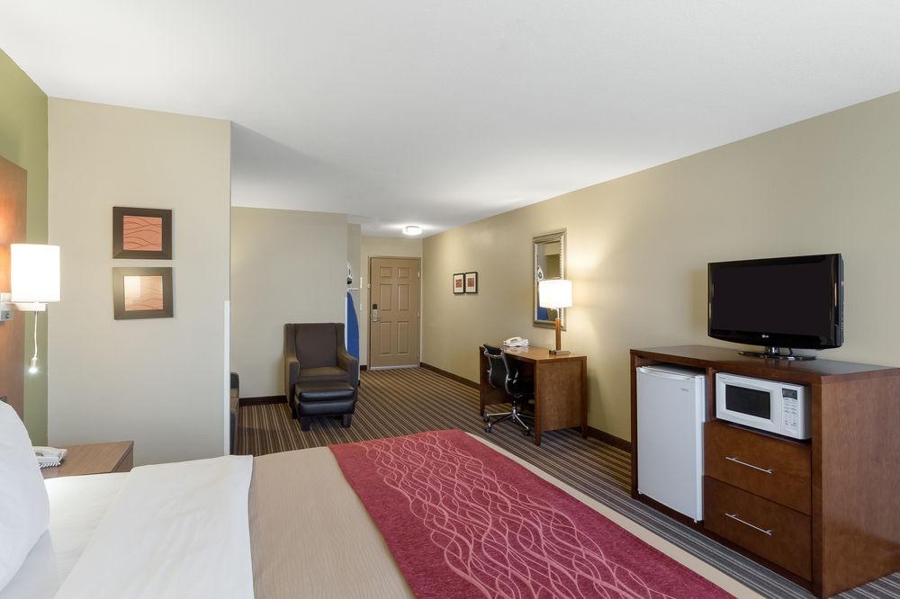 Comfort Inn & Suites Fayetteville-University Area Ngoại thất bức ảnh