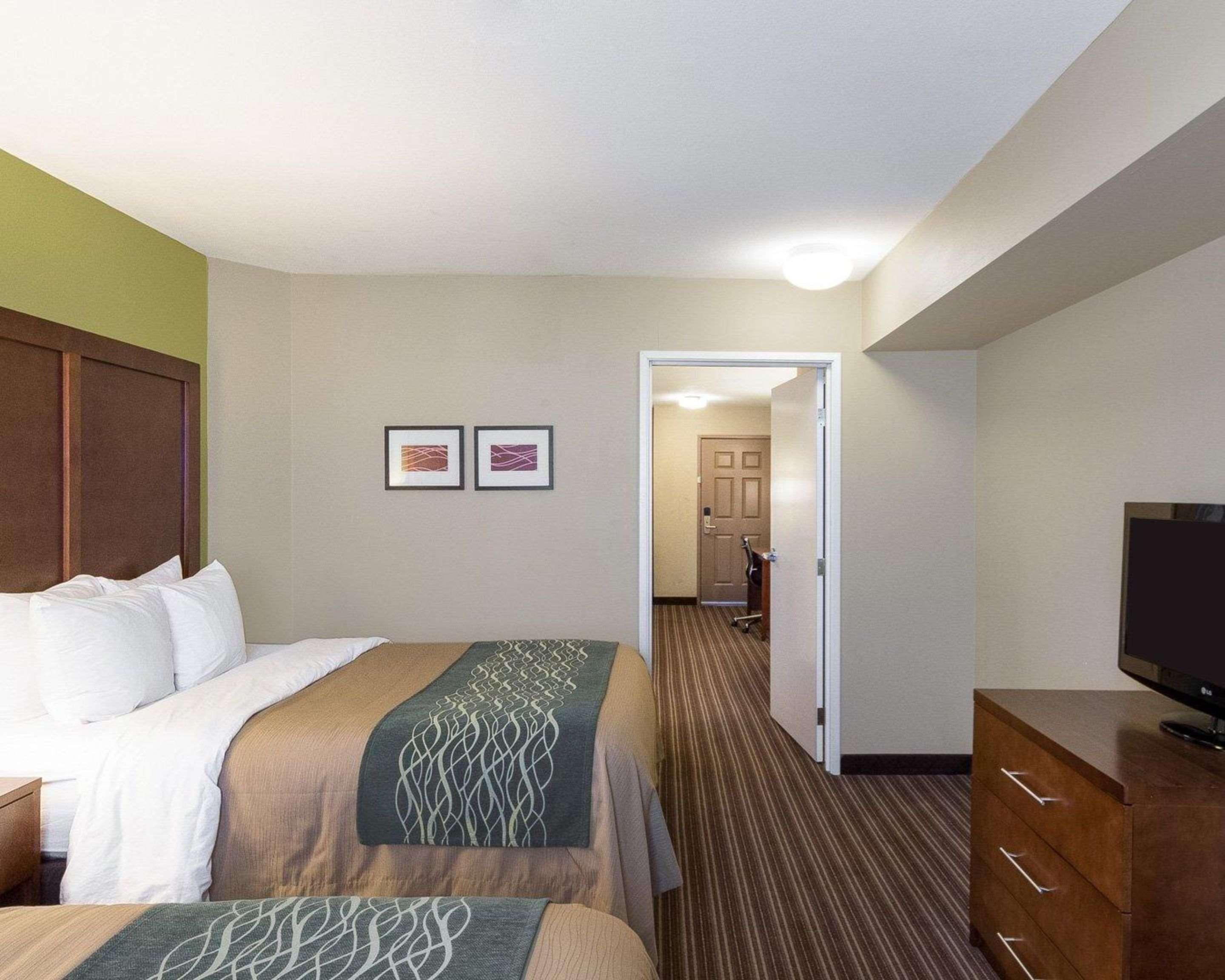Comfort Inn & Suites Fayetteville-University Area Ngoại thất bức ảnh
