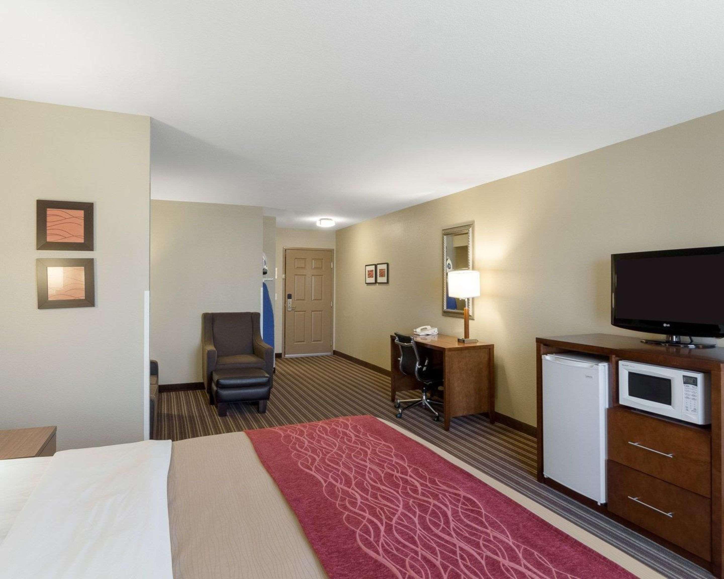 Comfort Inn & Suites Fayetteville-University Area Ngoại thất bức ảnh