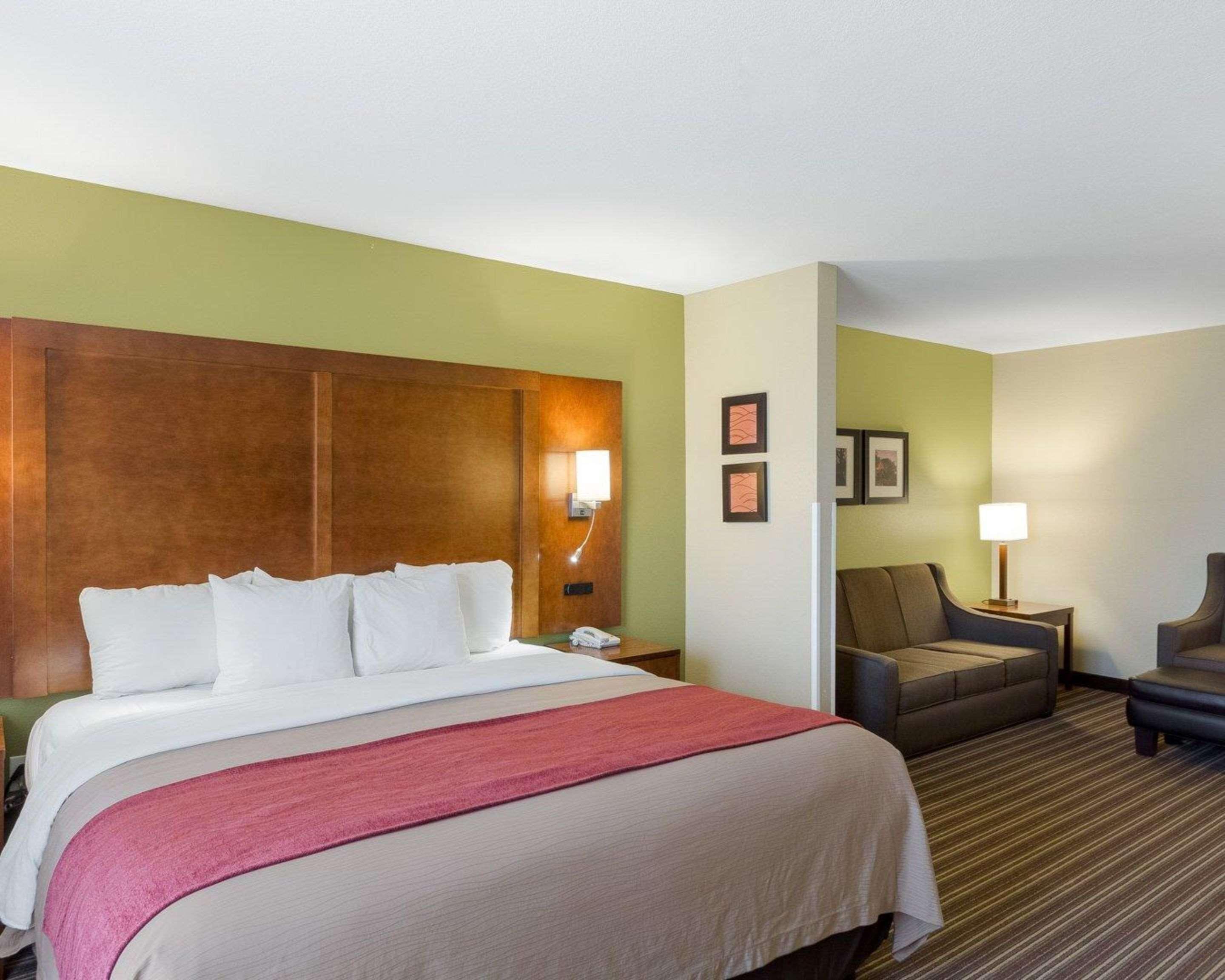 Comfort Inn & Suites Fayetteville-University Area Ngoại thất bức ảnh