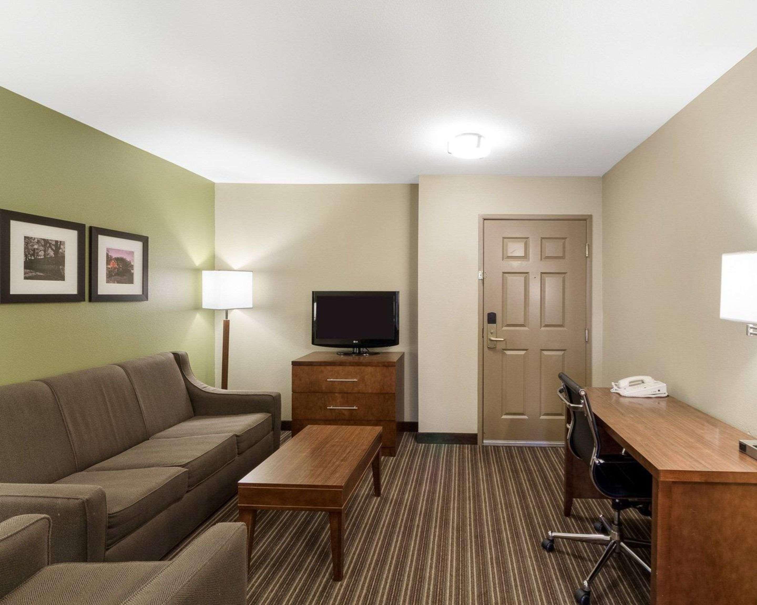 Comfort Inn & Suites Fayetteville-University Area Ngoại thất bức ảnh