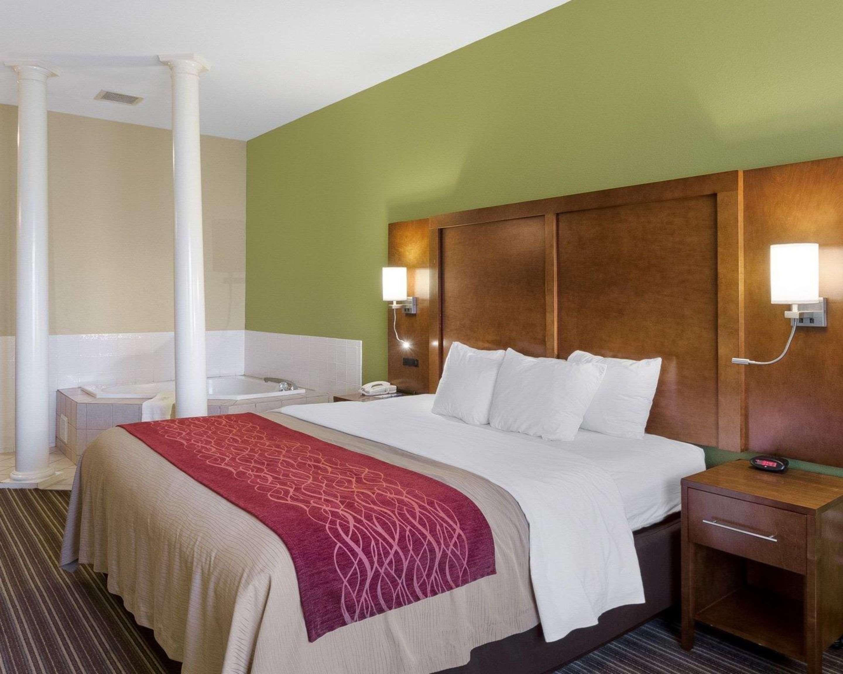 Comfort Inn & Suites Fayetteville-University Area Ngoại thất bức ảnh