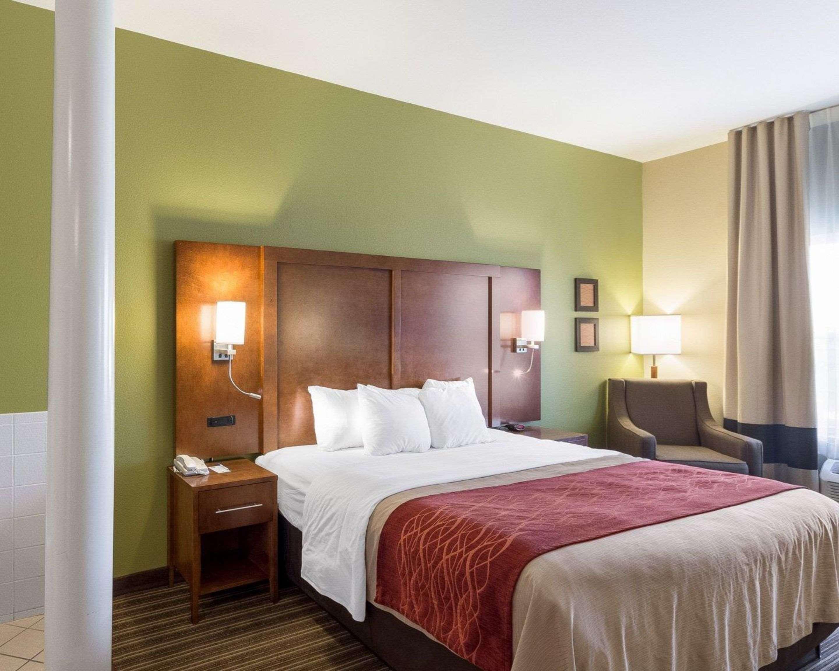 Comfort Inn & Suites Fayetteville-University Area Ngoại thất bức ảnh