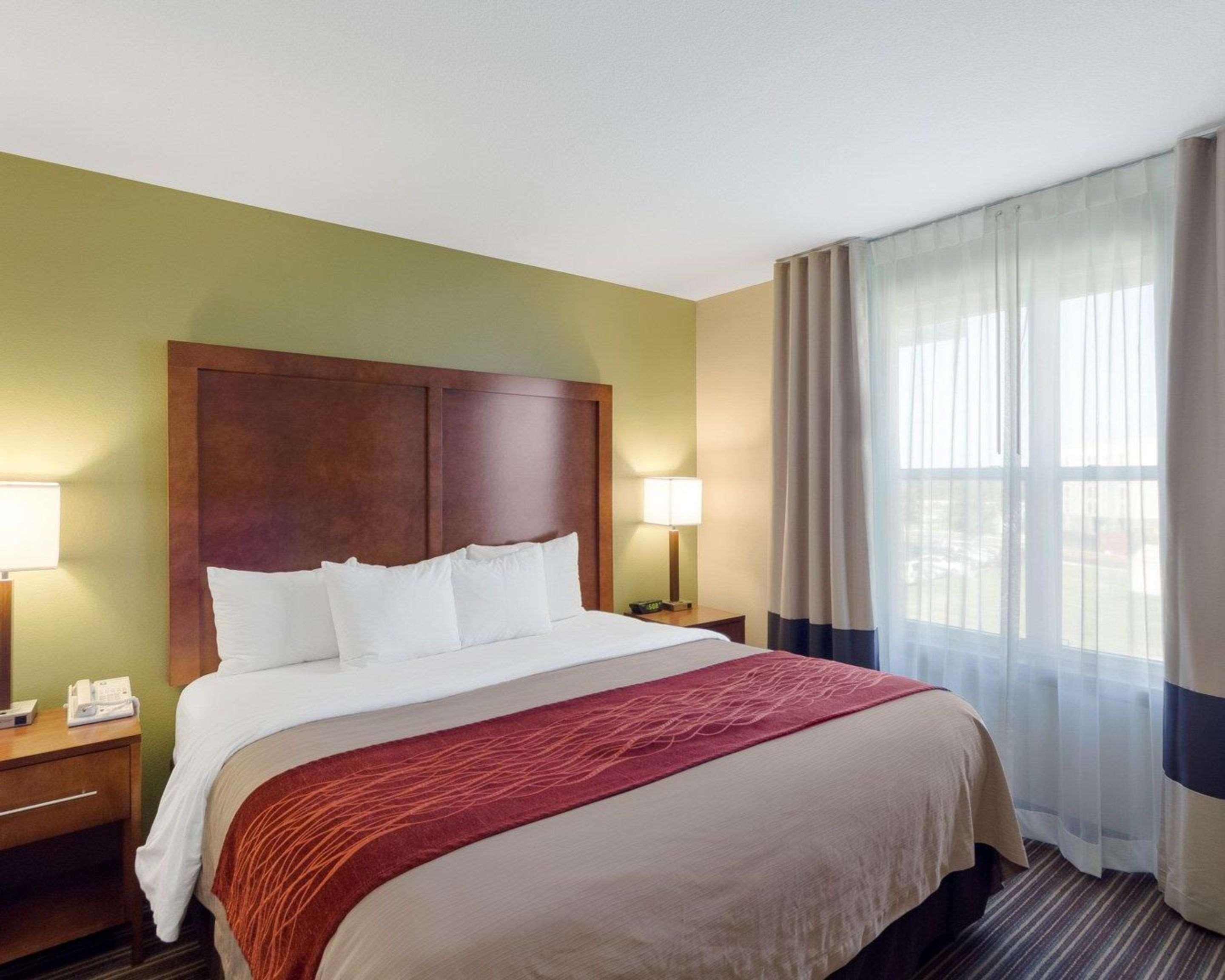Comfort Inn & Suites Fayetteville-University Area Ngoại thất bức ảnh