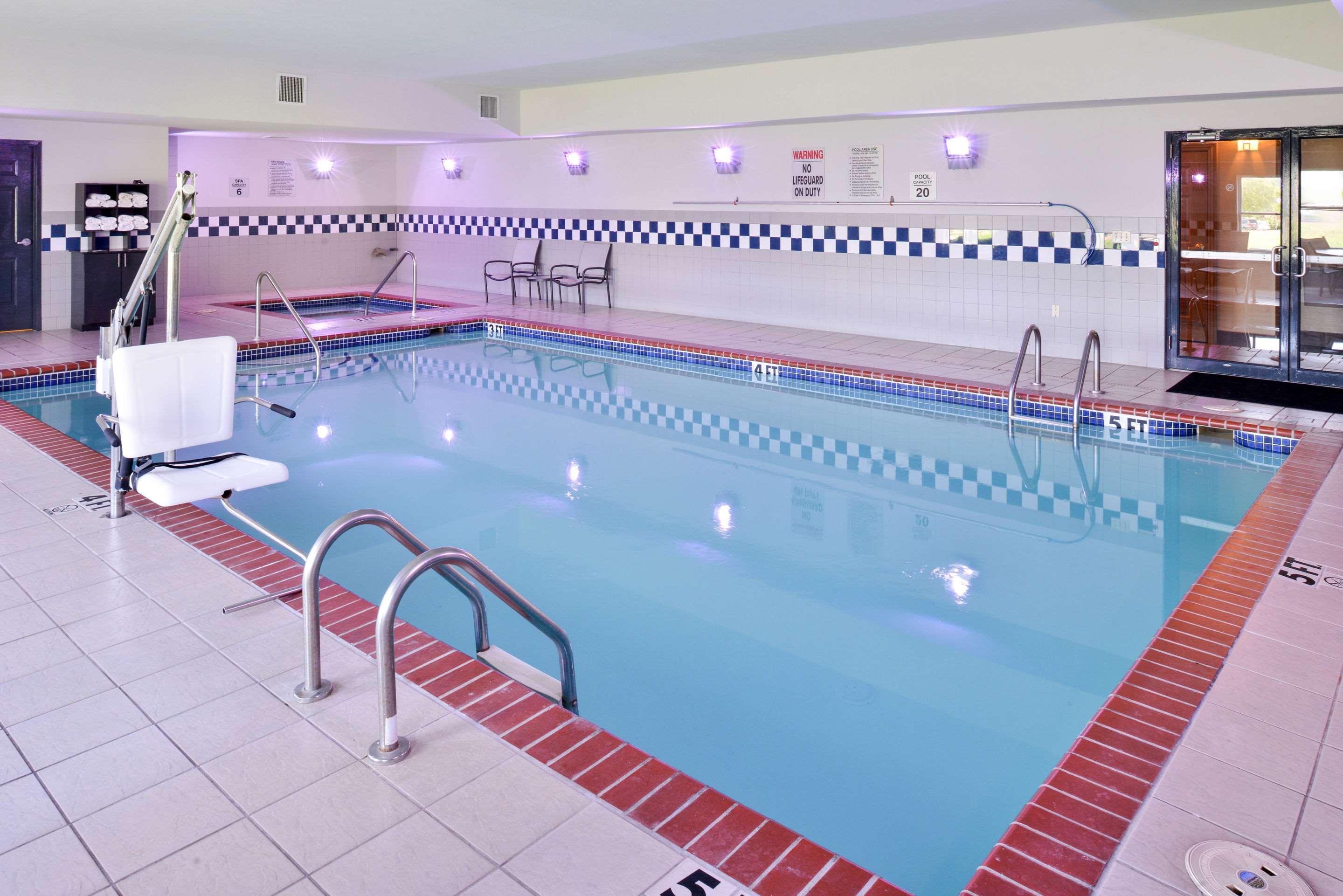 Comfort Inn & Suites Fayetteville-University Area Ngoại thất bức ảnh