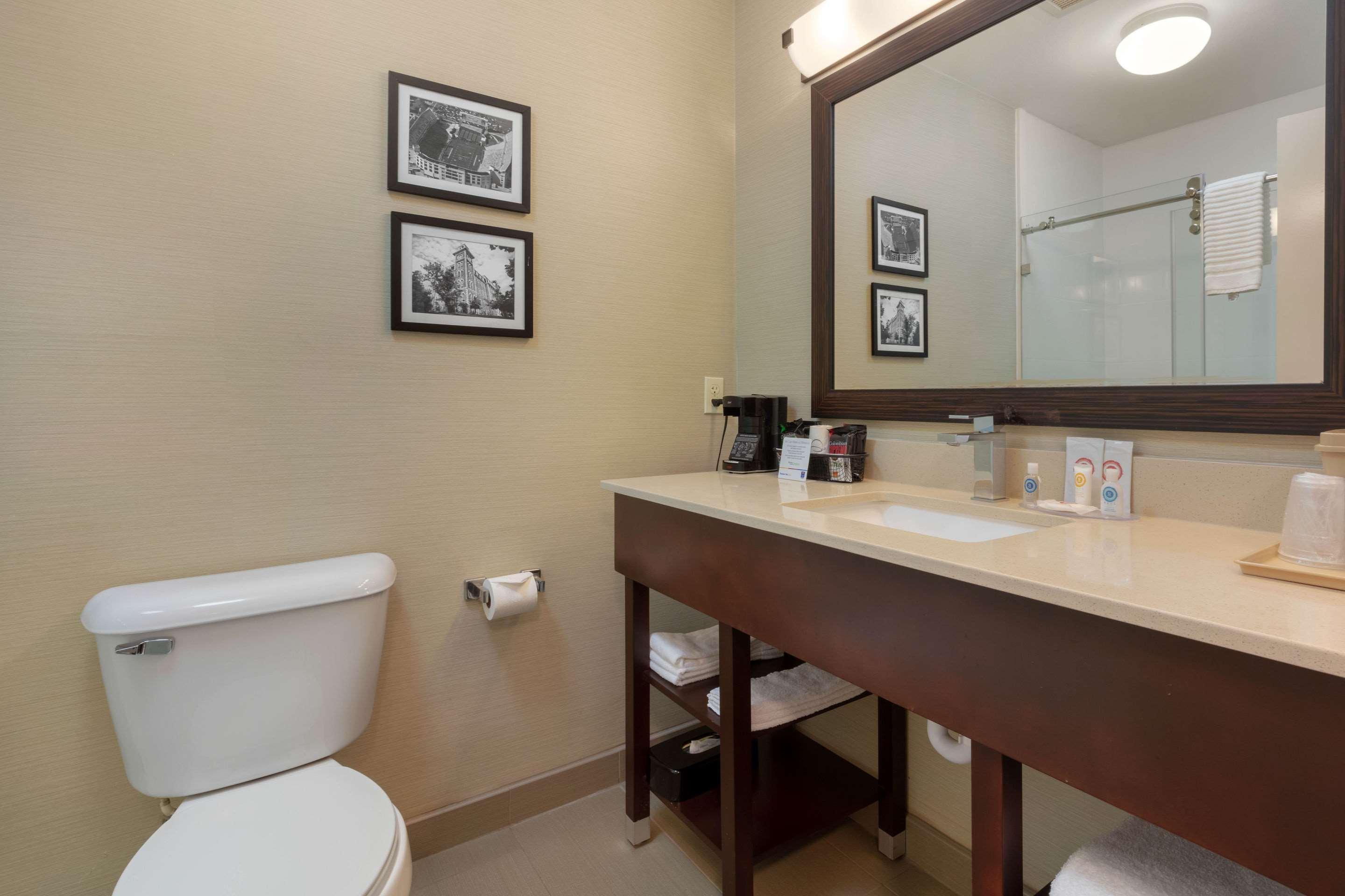 Comfort Inn & Suites Fayetteville-University Area Ngoại thất bức ảnh