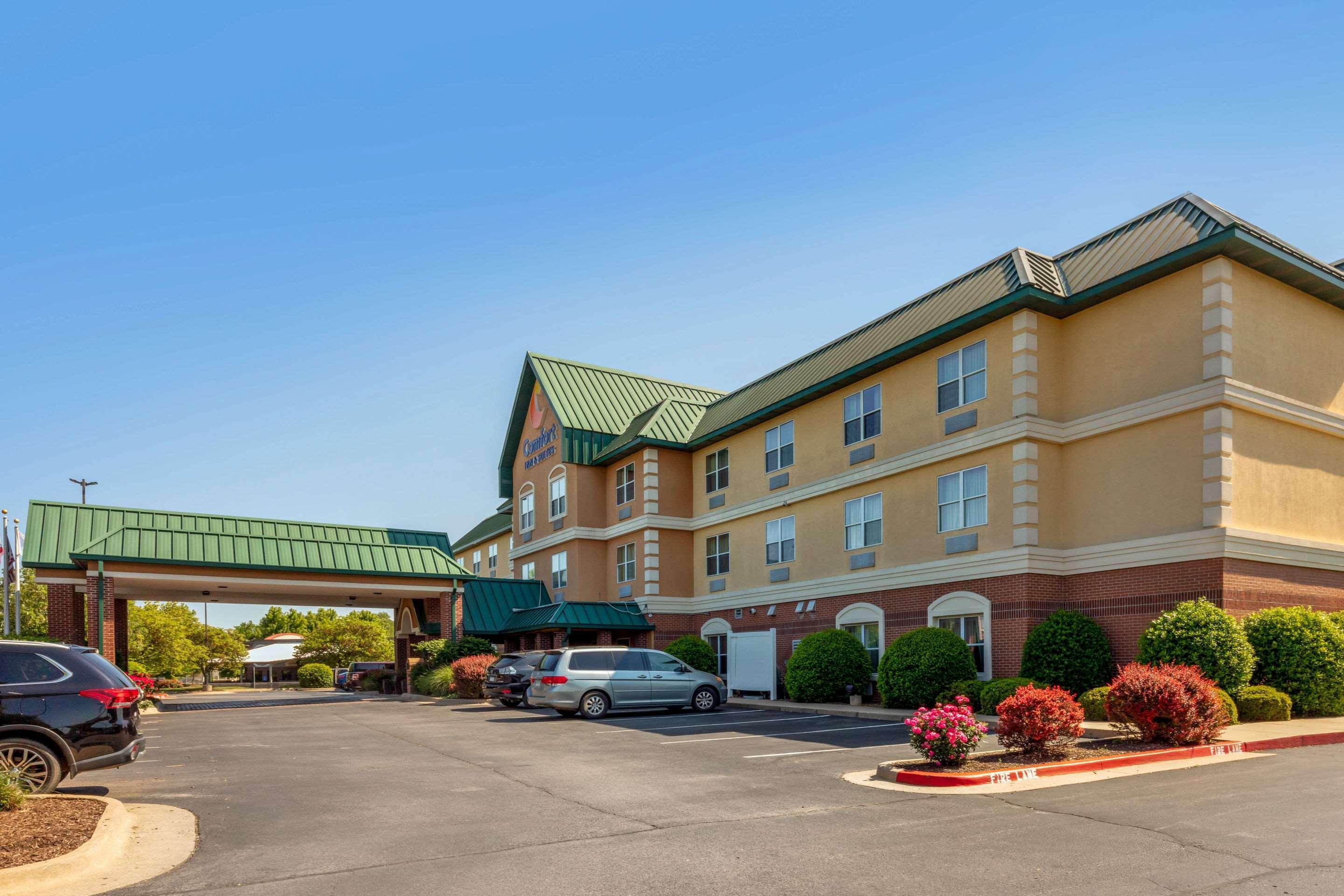 Comfort Inn & Suites Fayetteville-University Area Ngoại thất bức ảnh