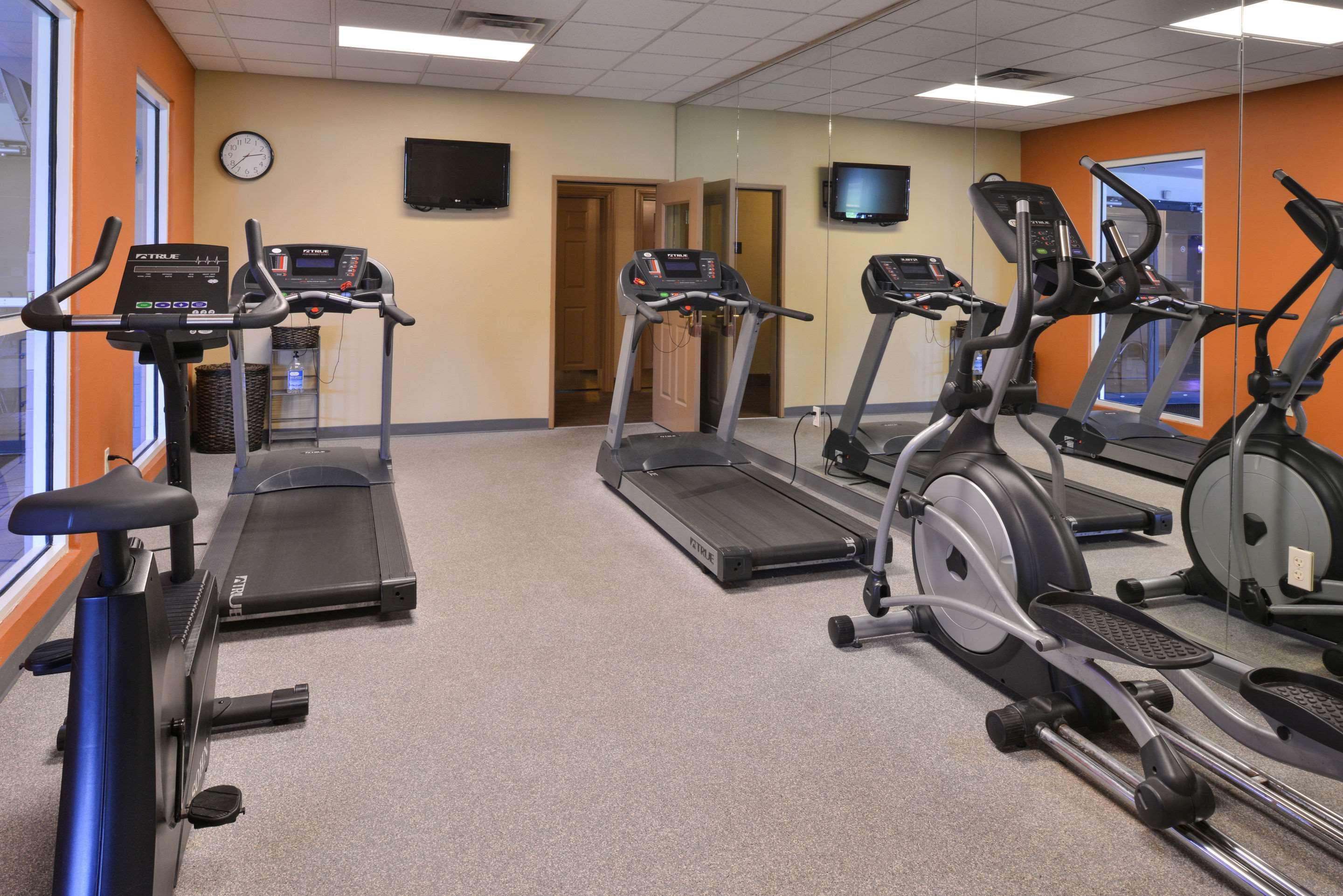 Comfort Inn & Suites Fayetteville-University Area Ngoại thất bức ảnh