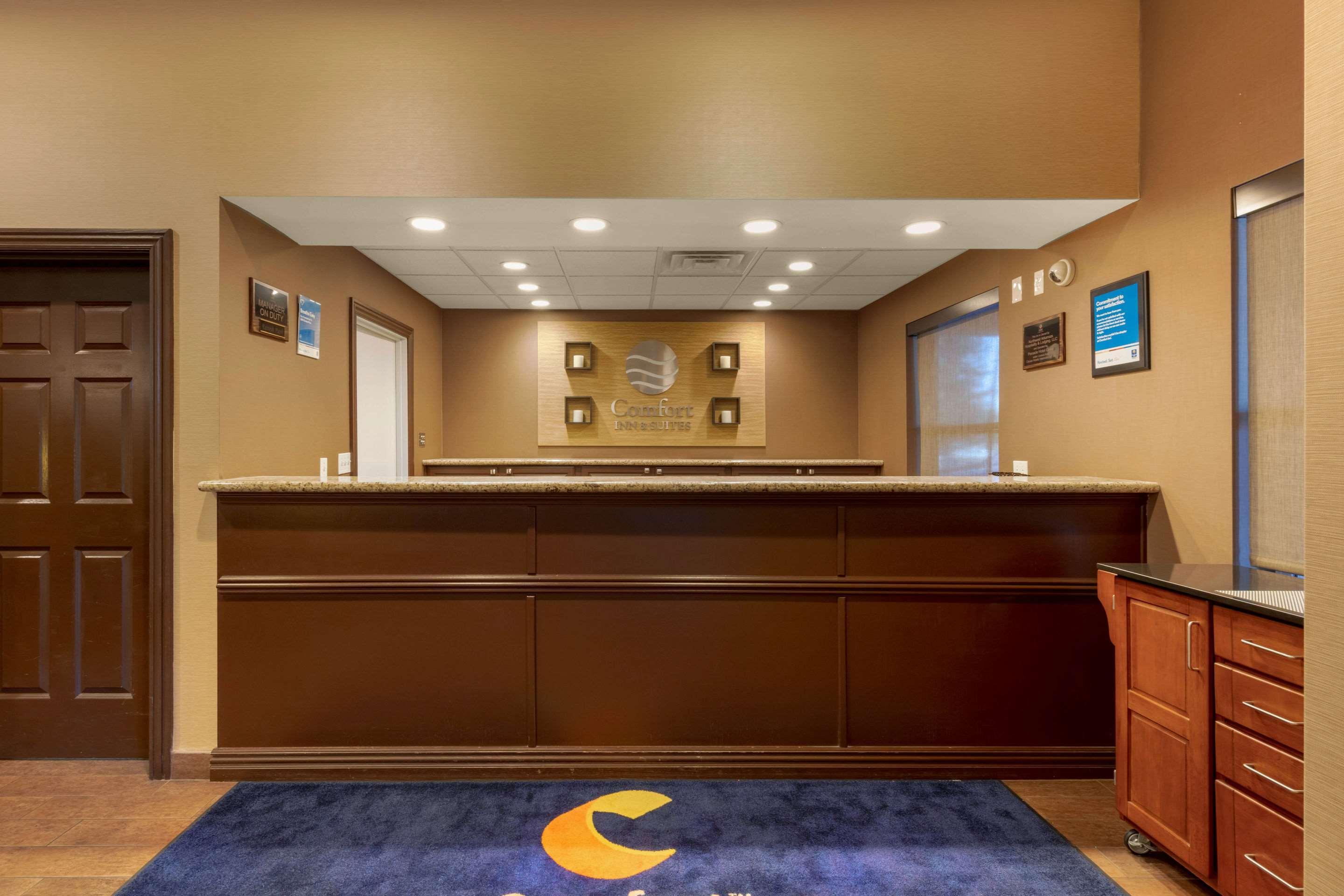 Comfort Inn & Suites Fayetteville-University Area Ngoại thất bức ảnh