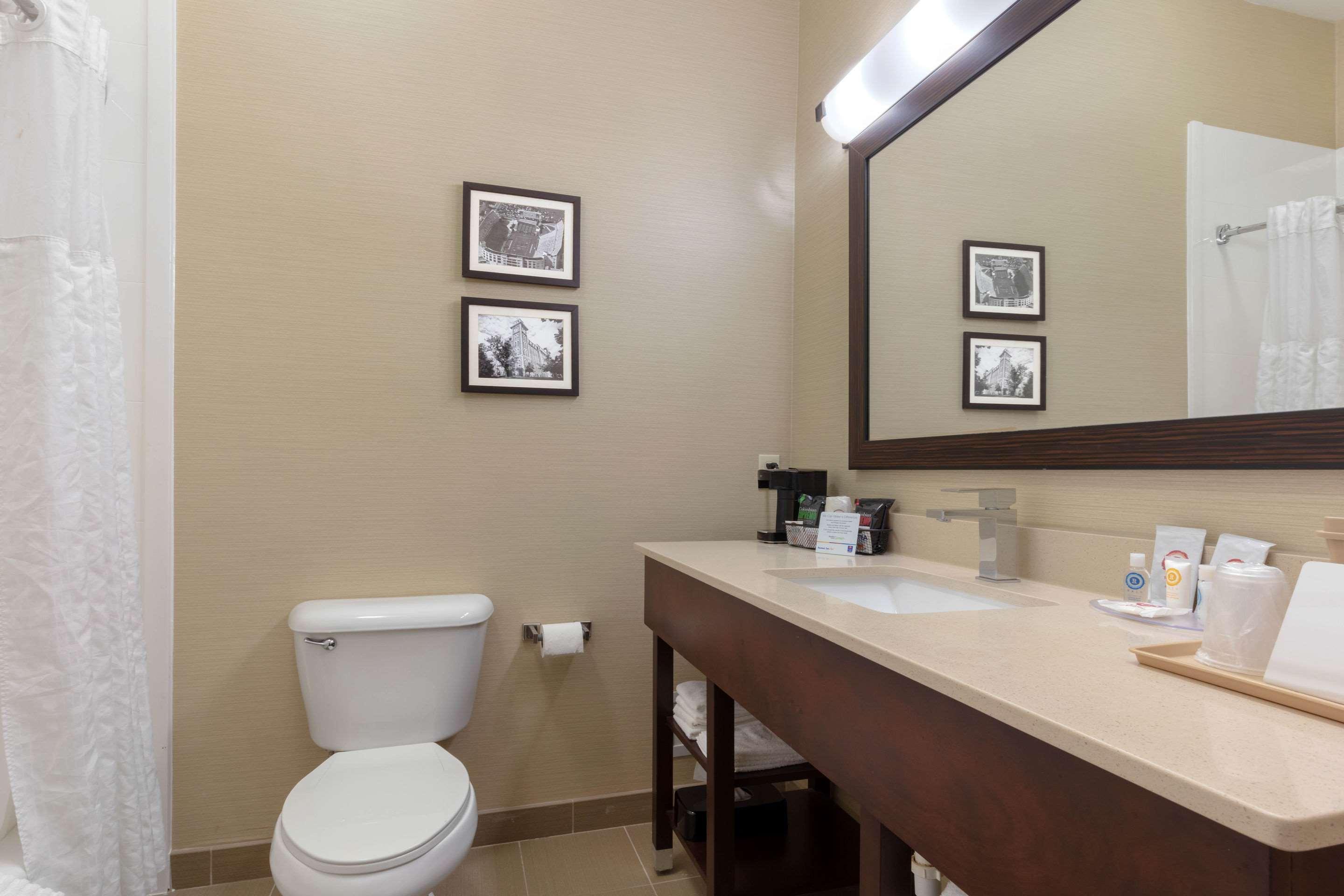 Comfort Inn & Suites Fayetteville-University Area Ngoại thất bức ảnh