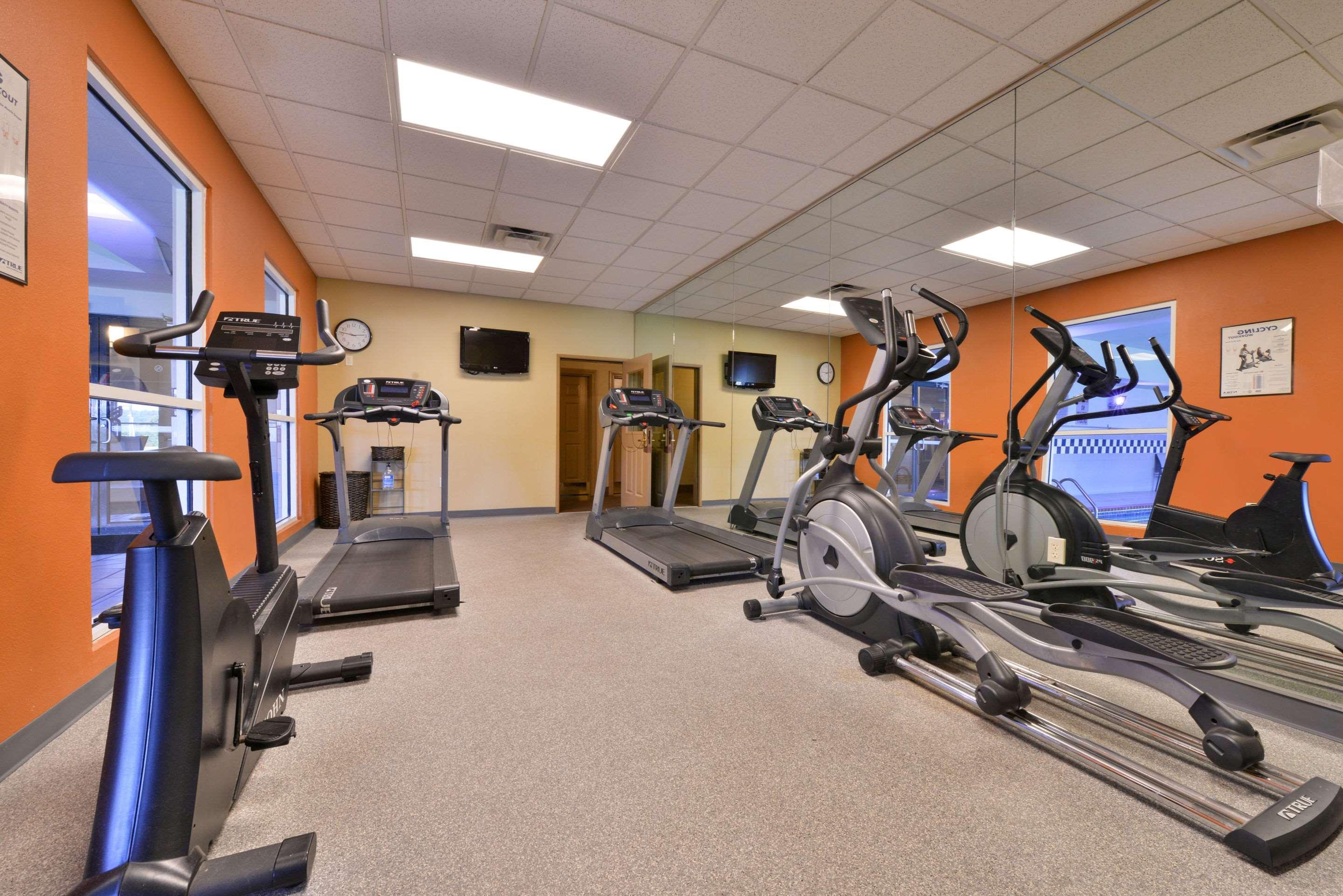 Comfort Inn & Suites Fayetteville-University Area Ngoại thất bức ảnh