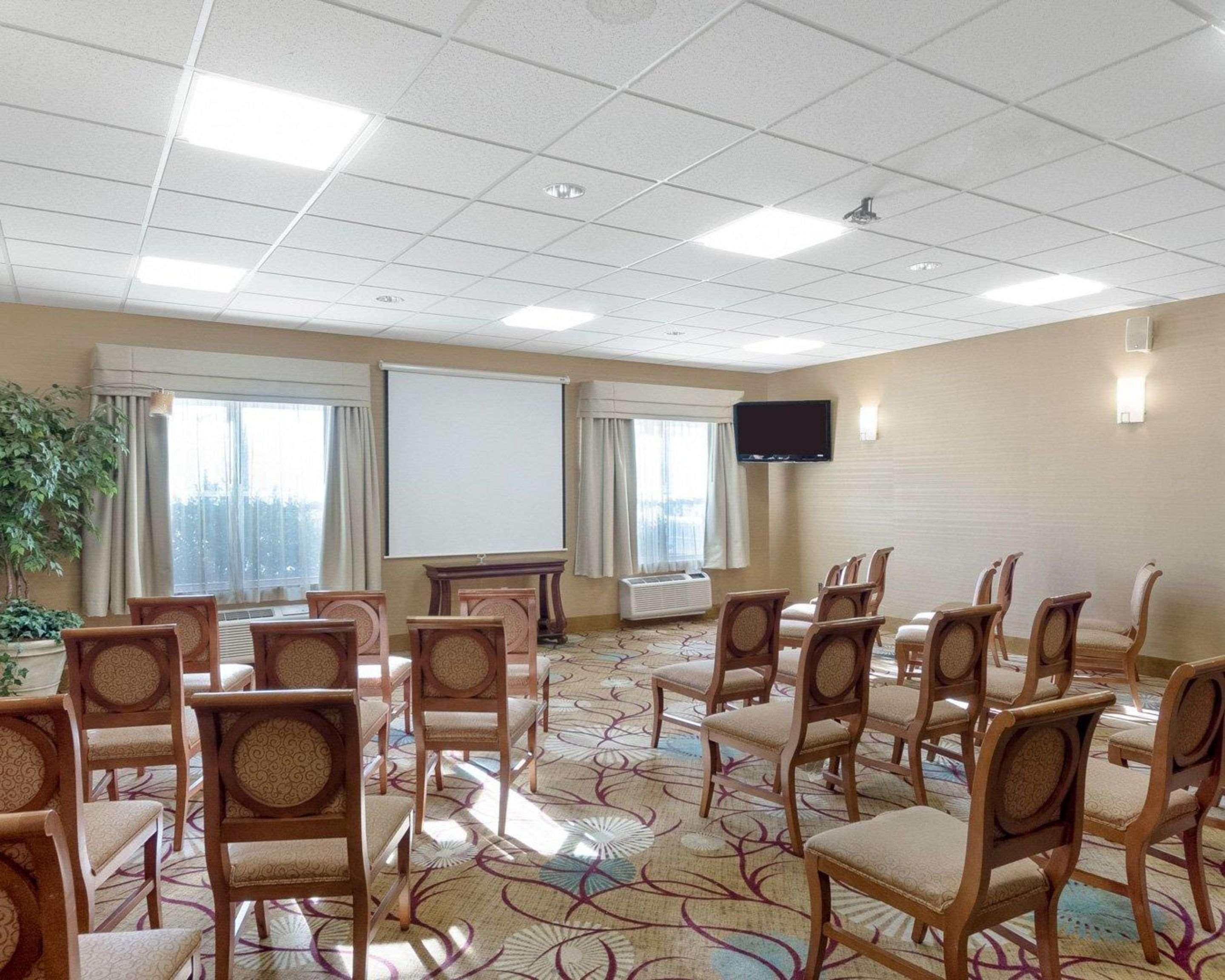 Comfort Inn & Suites Fayetteville-University Area Ngoại thất bức ảnh