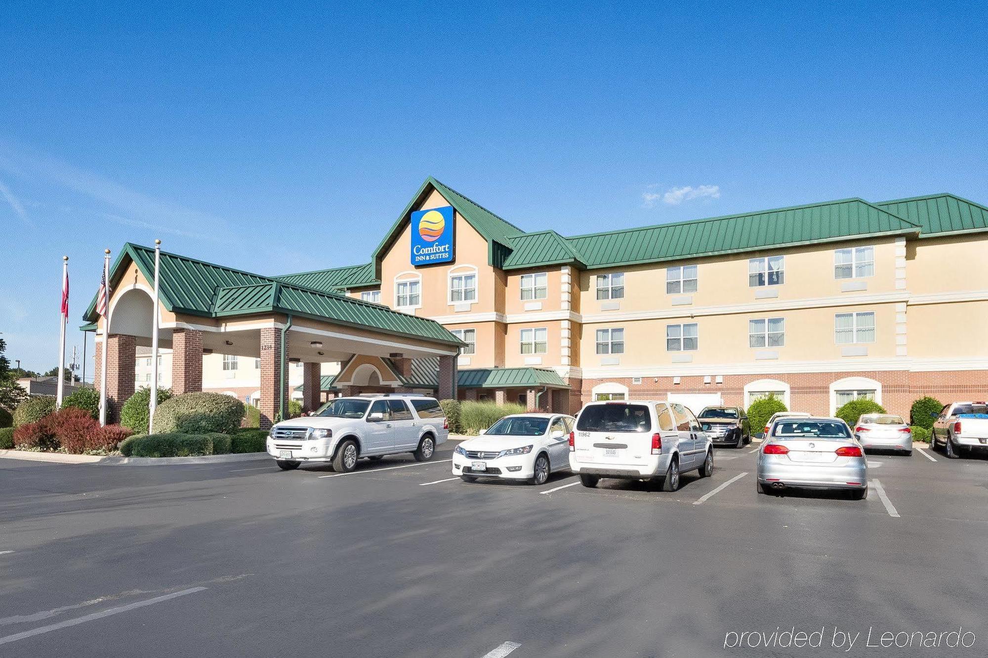 Comfort Inn & Suites Fayetteville-University Area Ngoại thất bức ảnh