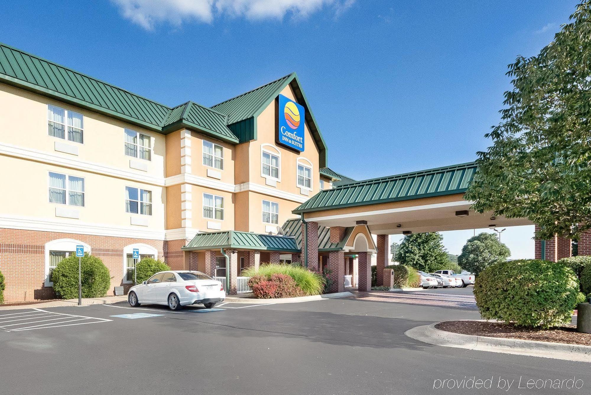 Comfort Inn & Suites Fayetteville-University Area Ngoại thất bức ảnh
