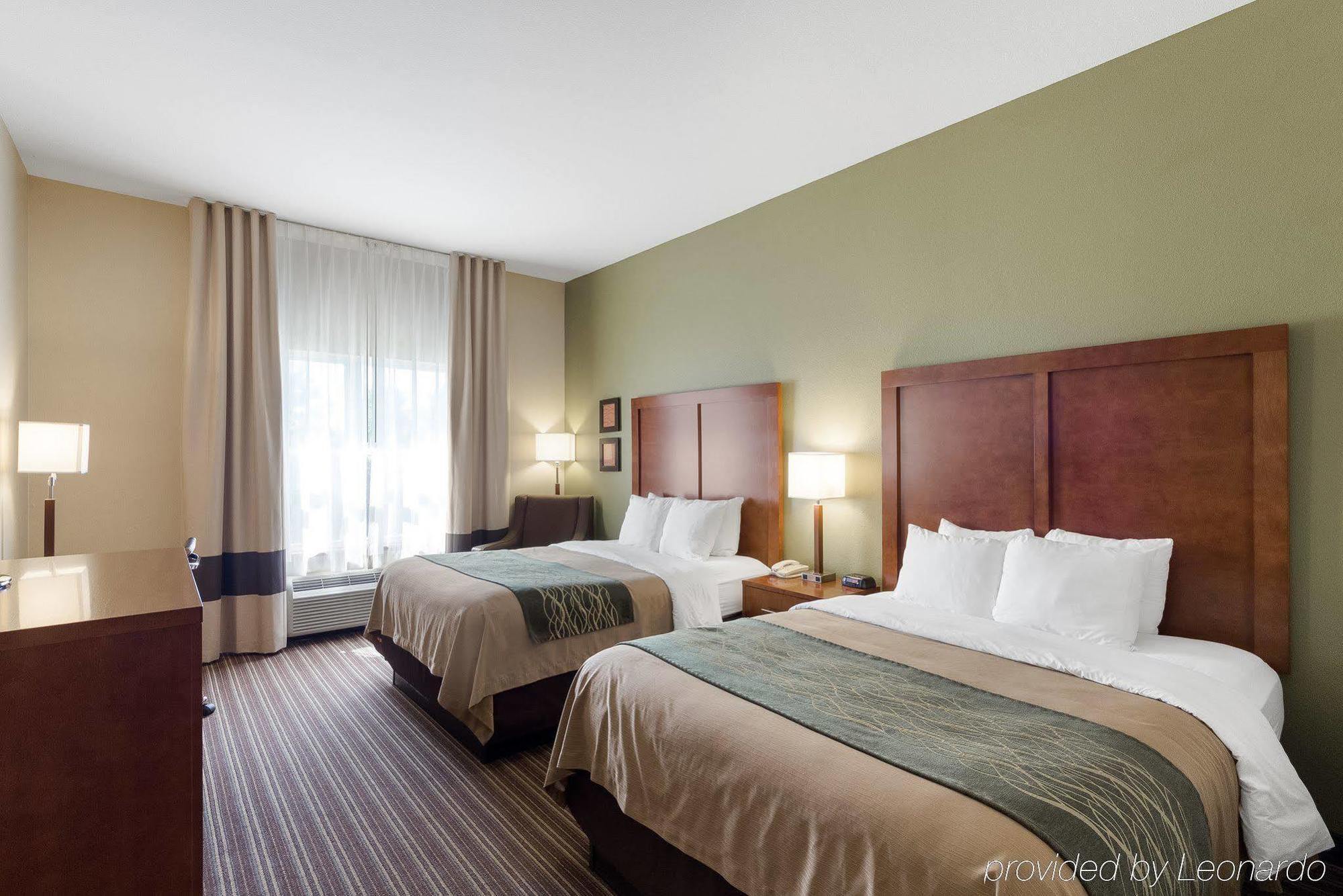 Comfort Inn & Suites Fayetteville-University Area Ngoại thất bức ảnh