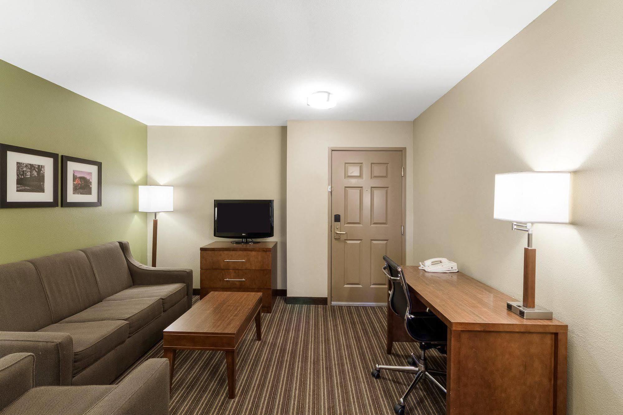 Comfort Inn & Suites Fayetteville-University Area Ngoại thất bức ảnh