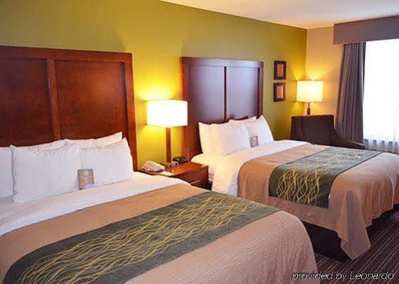 Comfort Inn & Suites Fayetteville-University Area Ngoại thất bức ảnh